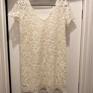 NEVER WORN BB Dakota Lace Short Sleeve Dress